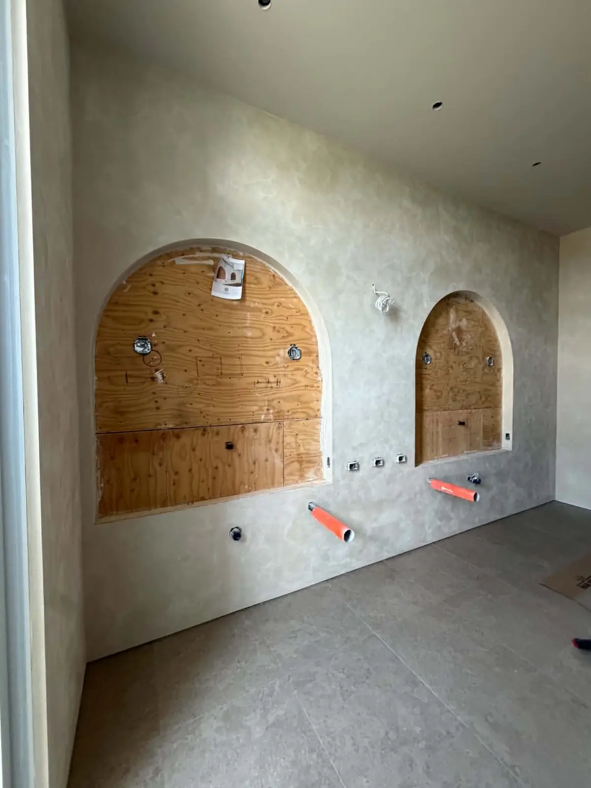 Niches arrondies avec enduit décoratif
